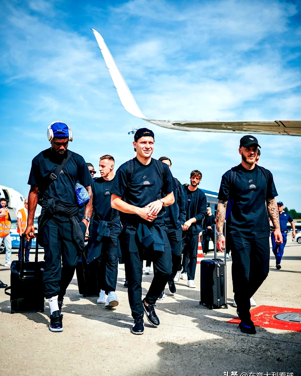  天山黑豹队对阵燕山鲸鲨队，自行车预选赛爆冷，门将神扑救主——防线高度稳定